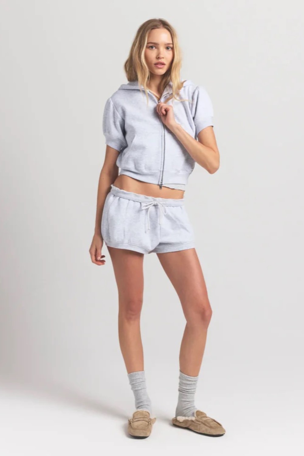 תמונת כל הלוק של BUBBLE SLEEVE ZIP UP